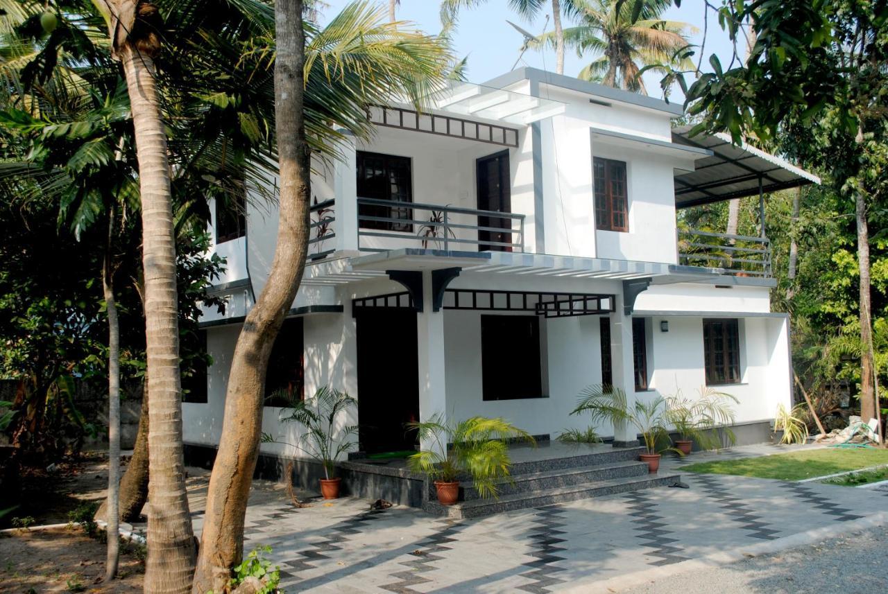 Nice Villa Irimbranallur Extérieur photo